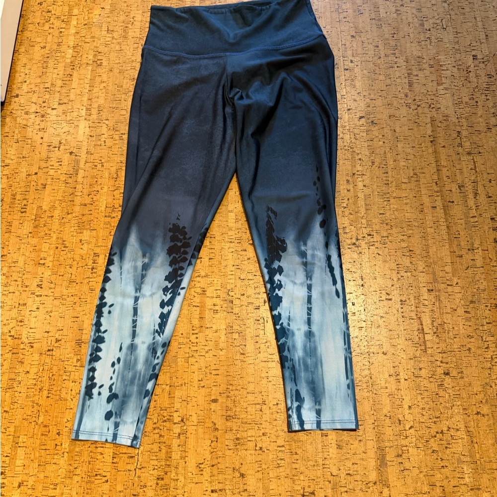 Onzie Blue Ombre Leggings, size m